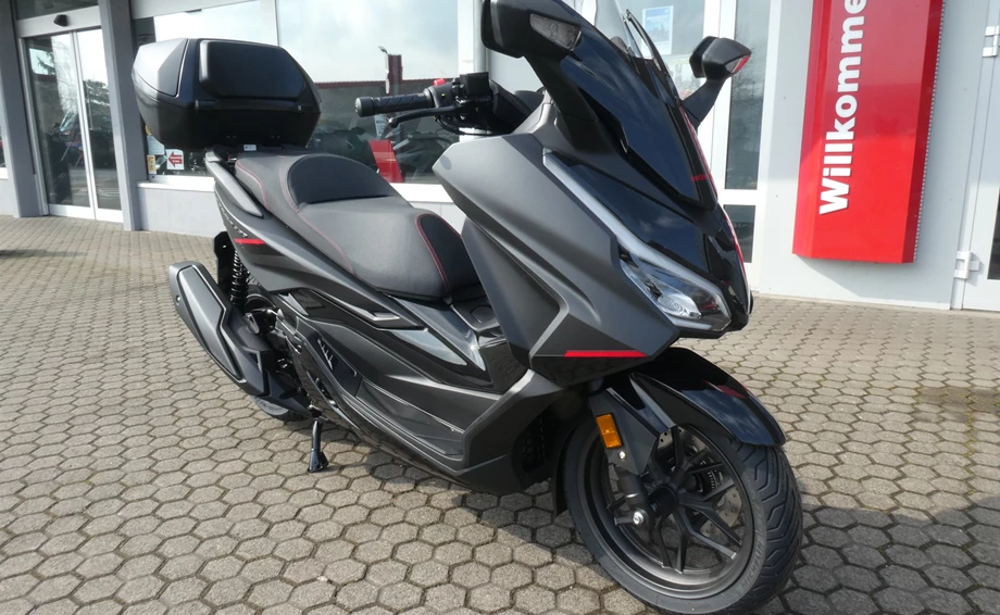 Verleihmotorrad Honda Forza 125 vom Händler Zweirad-Center Zöller Bild 1: Verleihmotorrad Honda Forza 125 vom Händler Zweirad-Center Zöller