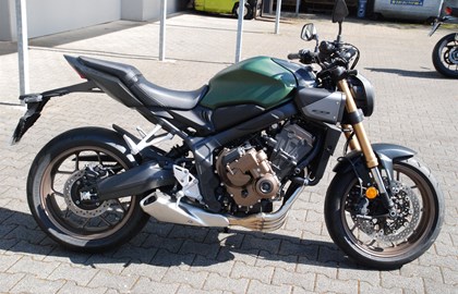 Leihmotorrad Honda CB650R E-Clutch