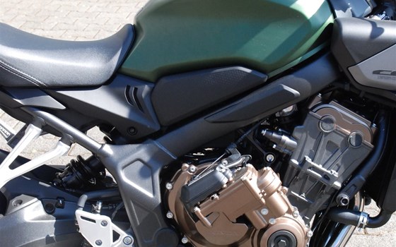 Verleihmotorrad Honda CB650R E-Clutch vom Händler Motorrad Kröber - Bild 12 Verleihmotorrad Honda CB650R E-Clutch vom Händler Motorrad Kröber - Bild 12