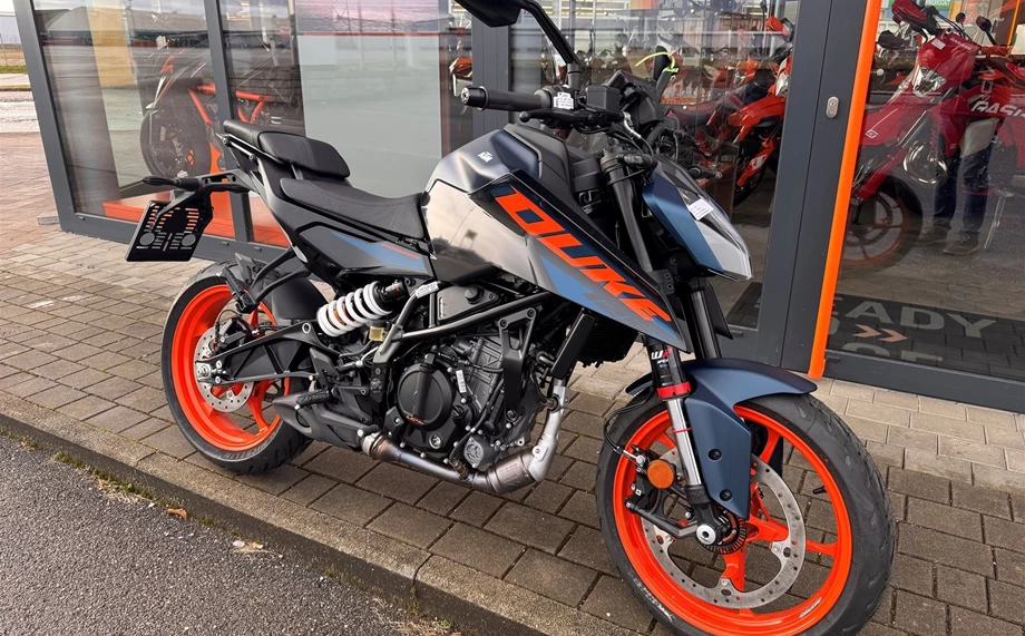 Verleihmotorrad KTM 125 Duke vom Händler KTM und GASGAS Zweirad Zauner Bild 1: Verleihmotorrad KTM 125 Duke vom Händler KTM und GASGAS Zweirad Zauner