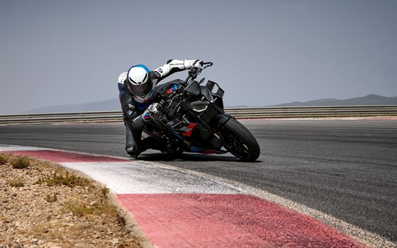 Verleihmotorrad BMW M 1000 R vom Händler Motorradhaus Ebert e.K. - Bild 17 Verleihmotorrad BMW M 1000 R vom Händler Motorradhaus Ebert e.K. - Bild 17