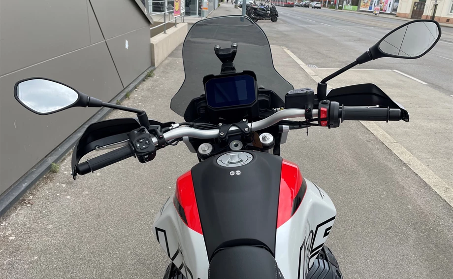 Verleihmotorrad Moto Guzzi V85 TT vom Händler IL MOTO  Motorradhandel und Reparaturwerkstätte GesmbH Bild 6: Verleihmotorrad Moto Guzzi V85 TT vom Händler IL MOTO  Motorradhandel und Reparaturwerkstätte GesmbH