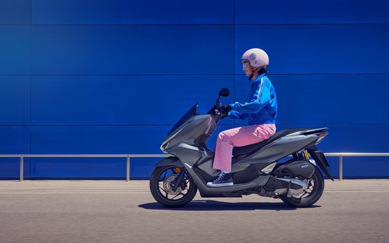 Verleihmotorrad Honda PCX125 DX vom Händler Auto Hermes GmbH & Co. KG - Bild 11 Verleihmotorrad Honda PCX125 DX vom Händler Auto Hermes GmbH & Co. KG - Bild 11