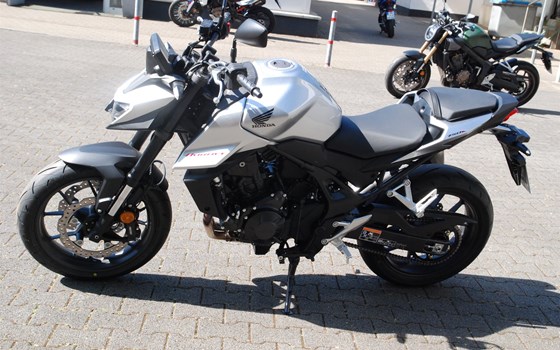 Verleihmotorrad Honda CB750 Hornet vom Händler Motorrad Kröber - Bild 5 Verleihmotorrad Honda CB750 Hornet vom Händler Motorrad Kröber - Bild 5