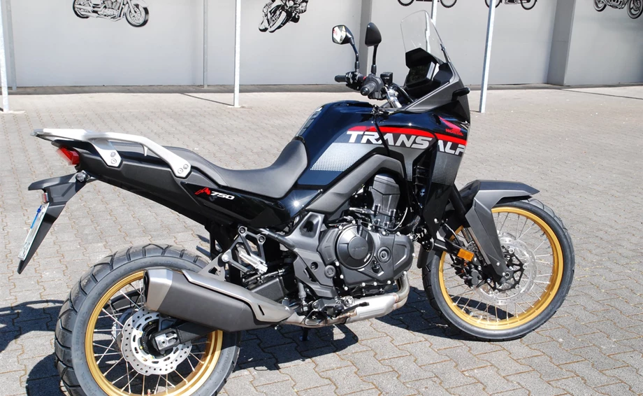 Verleihmotorrad Honda XL750 Transalp vom Händler Motorrad Kröber Bild 3: Verleihmotorrad Honda XL750 Transalp vom Händler Motorrad Kröber