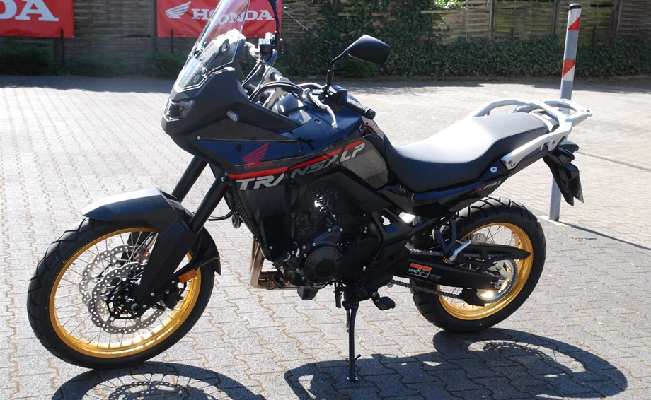 Verleihmotorrad Honda XL750 Transalp vom Händler Motorrad Kröber Bild 4: Verleihmotorrad Honda XL750 Transalp vom Händler Motorrad Kröber