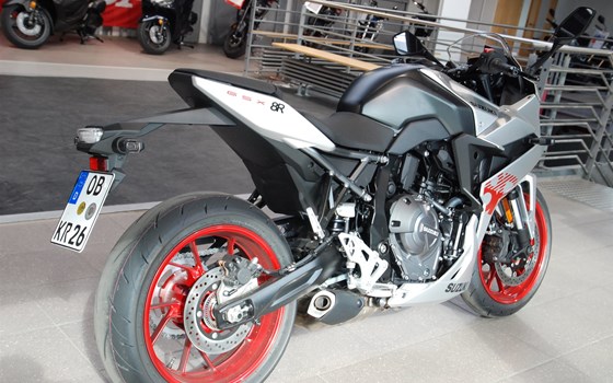 Verleihmotorrad Suzuki GSX-8R vom Händler Motorrad Kröber - Bild 5 Verleihmotorrad Suzuki GSX-8R vom Händler Motorrad Kröber - Bild 5
