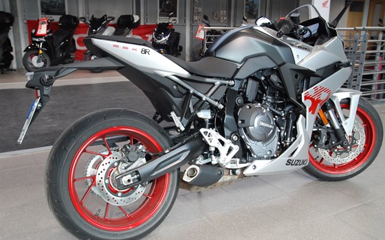 Verleihmotorrad Suzuki GSX-8R vom Händler Motorrad Kröber - Bild 6 Verleihmotorrad Suzuki GSX-8R vom Händler Motorrad Kröber - Bild 6