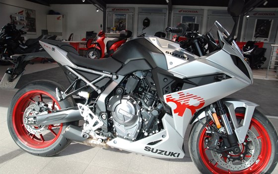 Verleihmotorrad Suzuki GSX-8R vom Händler Motorrad Kröber - Bild 2 Verleihmotorrad Suzuki GSX-8R vom Händler Motorrad Kröber - Bild 2