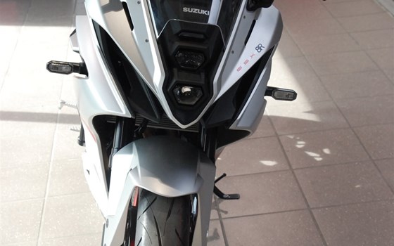 Verleihmotorrad Suzuki GSX-8R vom Händler Motorrad Kröber - Bild 8 Verleihmotorrad Suzuki GSX-8R vom Händler Motorrad Kröber - Bild 8
