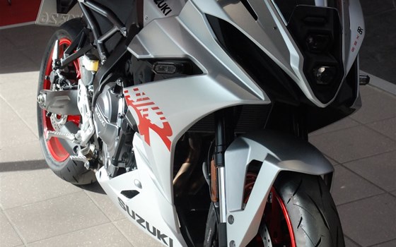 Verleihmotorrad Suzuki GSX-8R vom Händler Motorrad Kröber - Bild 9 Verleihmotorrad Suzuki GSX-8R vom Händler Motorrad Kröber - Bild 9