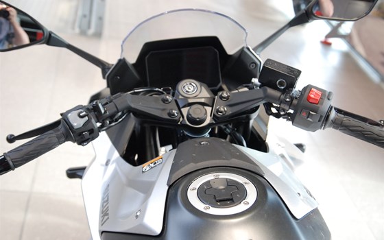 Verleihmotorrad Suzuki GSX-8R vom Händler Motorrad Kröber - Bild 7 Verleihmotorrad Suzuki GSX-8R vom Händler Motorrad Kröber - Bild 7