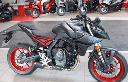 Leihmotorrad Suzuki GSX-8S