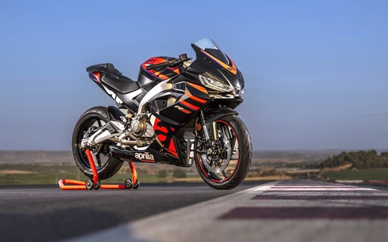 Verleihmotorrad Aprilia RS 457 vom Händler AUTO- UND MOTORRADHAUS BORCHARDT GmbH - Bild 12 Verleihmotorrad Aprilia RS 457 vom Händler AUTO- UND MOTORRADHAUS BORCHARDT GmbH - Bild 12