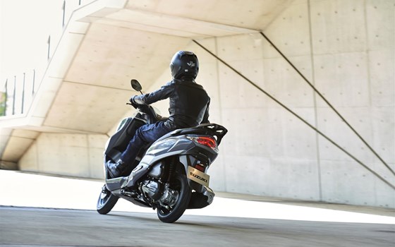 Verleihmotorrad Suzuki Burgman Street 125EX vom Händler AUTO- UND MOTORRADHAUS BORCHARDT GmbH - Bild 12 Verleihmotorrad Suzuki Burgman Street 125EX vom Händler AUTO- UND MOTORRADHAUS BORCHARDT GmbH - Bild 12