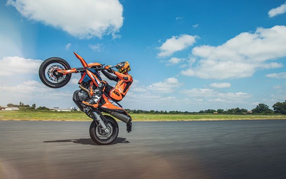 Verleihmotorrad KTM 690 SMC R vom Händler AUTO- UND MOTORRADHAUS BORCHARDT GmbH - Bild 7 Verleihmotorrad KTM 690 SMC R vom Händler AUTO- UND MOTORRADHAUS BORCHARDT GmbH - Bild 7