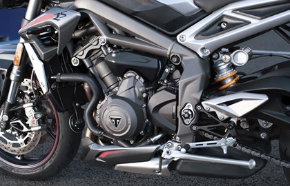 Leihmotorrad Triumph Street Triple RS Leihmotorrad Triumph Street Triple RS