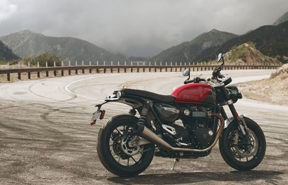 Leihmotorrad Triumph Speed Twin 1200 Leihmotorrad Triumph Speed Twin 1200