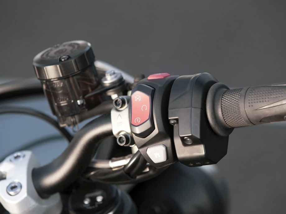 Verleihmotorrad Triumph Street Triple RS vom Händler Motorradhaus Borchardt Bild 4: Verleihmotorrad Triumph Street Triple RS vom Händler Motorradhaus Borchardt