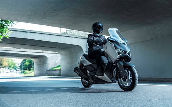 Verleihmotorrad Yamaha XMAX 300 Tech MAX+ vom Händler Zweirad Center Gawelleck - Bild 4 Verleihmotorrad Yamaha XMAX 300 Tech MAX+ vom Händler Zweirad Center Gawelleck - Bild 4