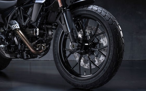 Verleihmotorrad Ducati Scrambler Icon Dark vom Händler Motorpark Schrembs - Bild 6 Verleihmotorrad Ducati Scrambler Icon Dark vom Händler Motorpark Schrembs - Bild 6