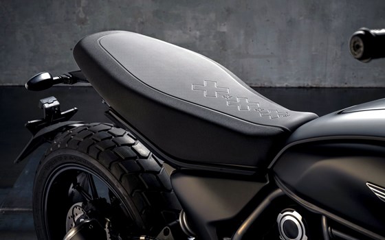 Verleihmotorrad Ducati Scrambler Icon Dark vom Händler Motorpark Schrembs - Bild 8 Verleihmotorrad Ducati Scrambler Icon Dark vom Händler Motorpark Schrembs - Bild 8