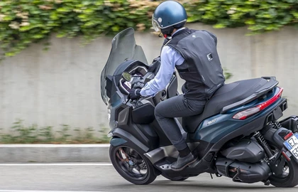 Leihmotorrad Piaggio MP3 530 HPE Exclusive Leihmotorrad Piaggio MP3 530 HPE Exclusive