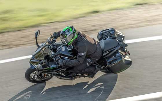 Verleihmotorrad Kawasaki Ninja 1100SX vom Händler Motocenter Hegau GmbH - Bild 11 Verleihmotorrad Kawasaki Ninja 1100SX vom Händler Motocenter Hegau GmbH - Bild 11