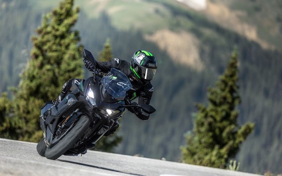 Verleihmotorrad Kawasaki Ninja 1100SX vom Händler Motocenter Hegau GmbH - Bild 2 Verleihmotorrad Kawasaki Ninja 1100SX vom Händler Motocenter Hegau GmbH - Bild 2