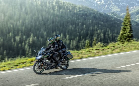 Verleihmotorrad Kawasaki Ninja 1100SX vom Händler Motocenter Hegau GmbH - Bild 9 Verleihmotorrad Kawasaki Ninja 1100SX vom Händler Motocenter Hegau GmbH - Bild 9