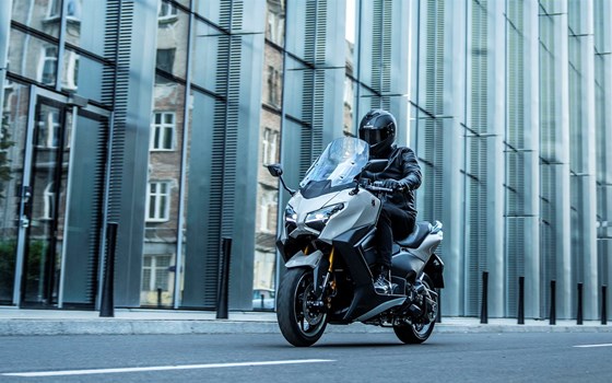 Verleihmotorrad Yamaha TMAX Tech MAX vom Händler Zweirad Center Gawelleck - Image 13