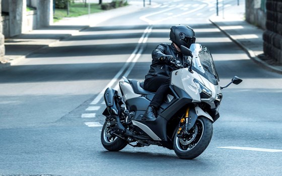 Verleihmotorrad Yamaha TMAX Tech MAX vom Händler Zweirad Center Gawelleck - Image 14