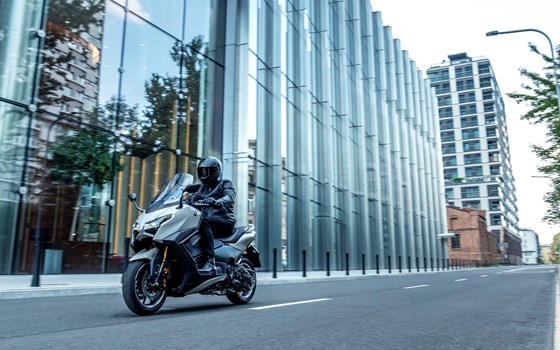 Verleihmotorrad Yamaha TMAX Tech MAX vom Händler Zweirad Center Gawelleck - Image 17