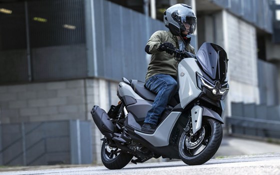 Verleihmotorrad Yamaha NMAX 125 Tech MAX vom Händler Zweirad Center Gawelleck - Bild 2 Verleihmotorrad Yamaha NMAX 125 Tech MAX vom Händler Zweirad Center Gawelleck - Bild 2