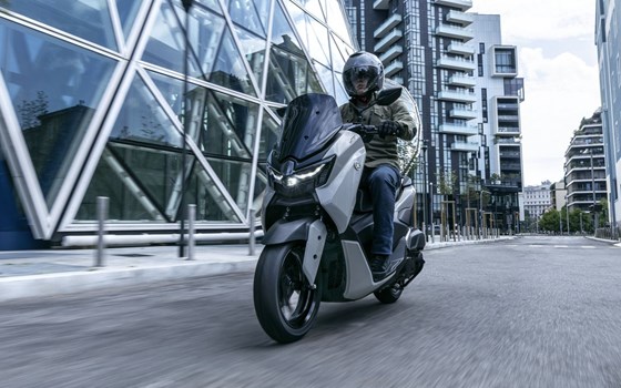Verleihmotorrad Yamaha NMAX 125 Tech MAX vom Händler Zweirad Center Gawelleck - Bild 7 Verleihmotorrad Yamaha NMAX 125 Tech MAX vom Händler Zweirad Center Gawelleck - Bild 7