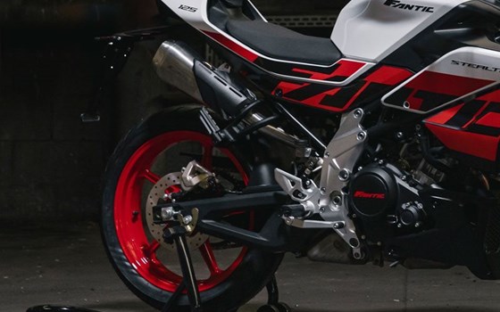 Verleihmotorrad Fantic Stealth 125 vom Händler OK moto - Bild 21