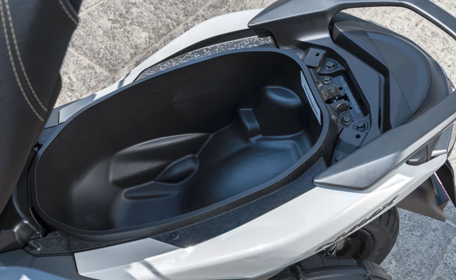 Verleihmotorrad Yamaha NMAX 125 Tech MAX vom Händler MotoYama GmbH Bild 6: Verleihmotorrad Yamaha NMAX 125 Tech MAX vom Händler MotoYama GmbH