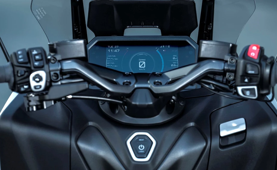 Verleihmotorrad Yamaha TMAX Tech MAX vom Händler MotoYama GmbH Bild 13: Verleihmotorrad Yamaha TMAX Tech MAX vom Händler MotoYama GmbH