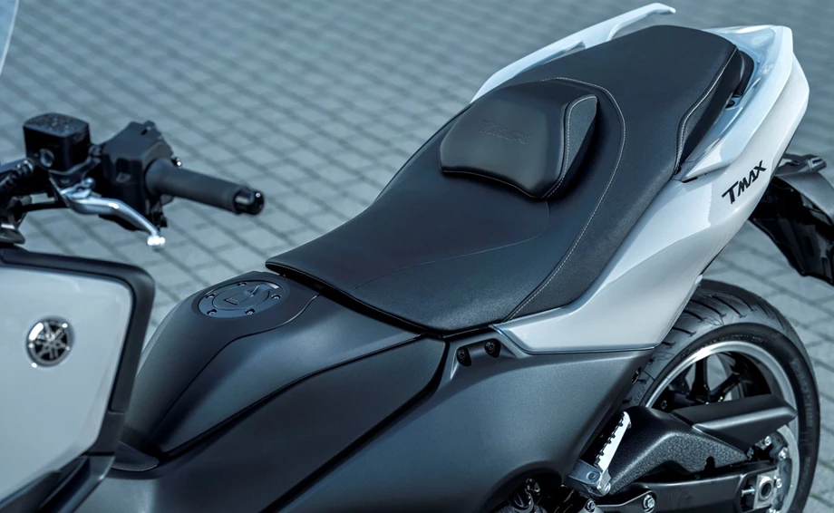 Verleihmotorrad Yamaha TMAX Tech MAX vom Händler MotoYama GmbH Bild 14: Verleihmotorrad Yamaha TMAX Tech MAX vom Händler MotoYama GmbH