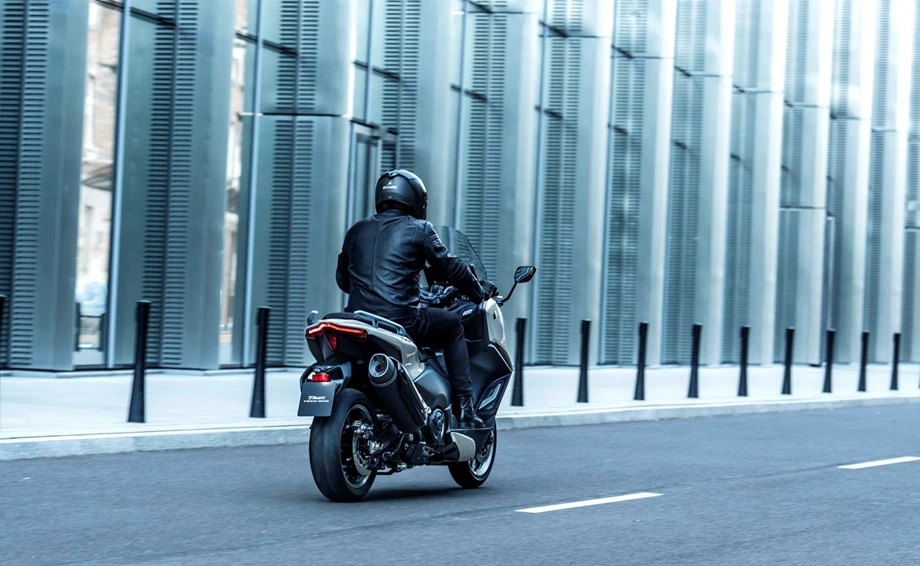 Verleihmotorrad Yamaha TMAX Tech MAX vom Händler MotoYama GmbH Bild 16: Verleihmotorrad Yamaha TMAX Tech MAX vom Händler MotoYama GmbH