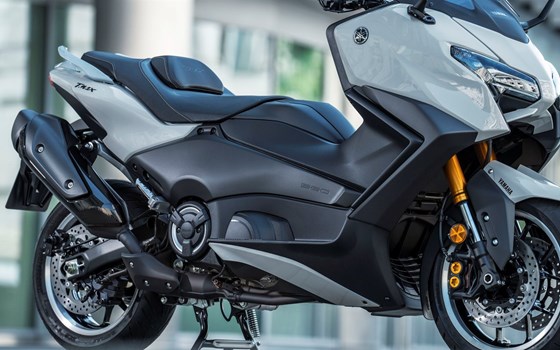 Verleihmotorrad Yamaha TMAX Tech MAX vom Händler MotoYama GmbH - Bild 18 Verleihmotorrad Yamaha TMAX Tech MAX vom Händler MotoYama GmbH - Bild 18