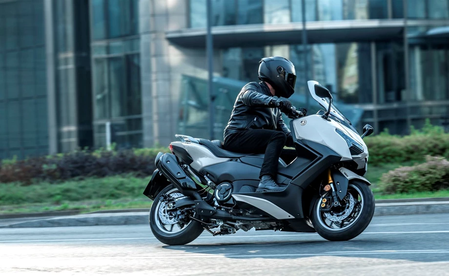 Verleihmotorrad Yamaha TMAX Tech MAX vom Händler MotoYama GmbH Bild 2: Verleihmotorrad Yamaha TMAX Tech MAX vom Händler MotoYama GmbH