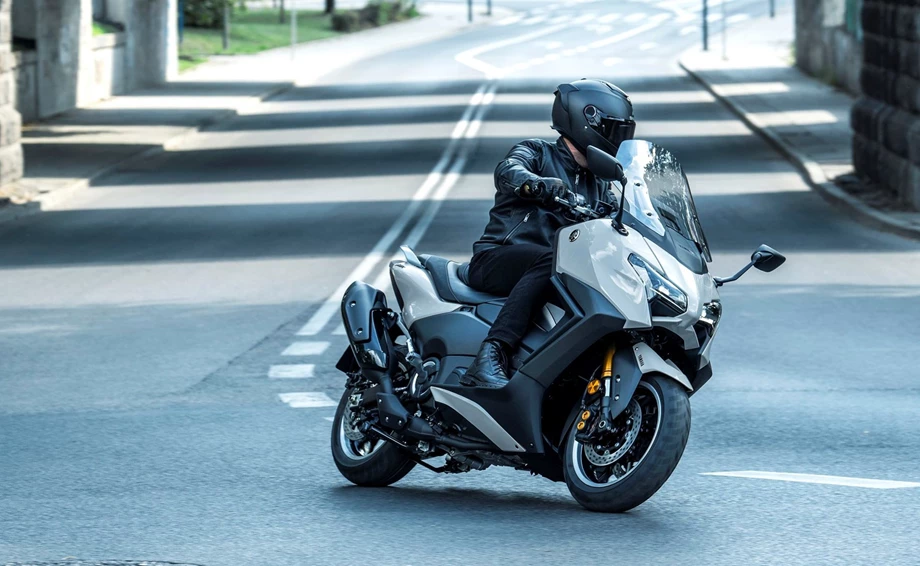 Verleihmotorrad Yamaha TMAX Tech MAX vom Händler MotoYama GmbH Bild 21: Verleihmotorrad Yamaha TMAX Tech MAX vom Händler MotoYama GmbH