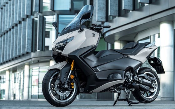 Verleihmotorrad Yamaha TMAX Tech MAX vom Händler MotoYama GmbH - Bild 3 Verleihmotorrad Yamaha TMAX Tech MAX vom Händler MotoYama GmbH - Bild 3
