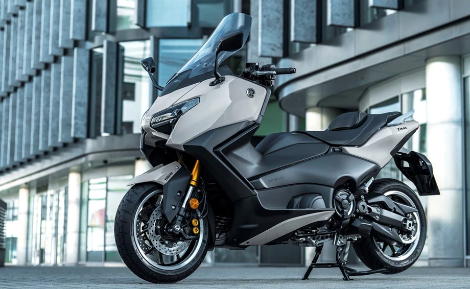 Verleihmotorrad Yamaha TMAX Tech MAX vom Händler MotoYama GmbH Bild 3: Verleihmotorrad Yamaha TMAX Tech MAX vom Händler MotoYama GmbH