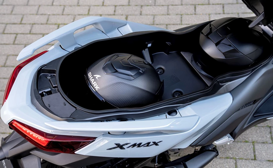 Verleihmotorrad Yamaha XMAX 300 Tech MAX+ vom Händler MotoYama GmbH Bild 11: Verleihmotorrad Yamaha XMAX 300 Tech MAX+ vom Händler MotoYama GmbH