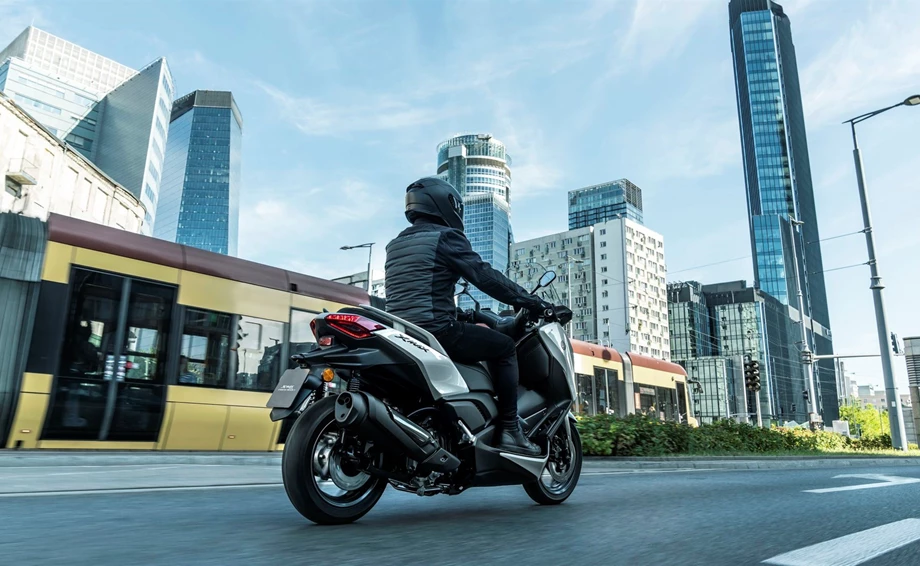 Verleihmotorrad Yamaha XMAX 300 Tech MAX+ vom Händler MotoYama GmbH Bild 12: Verleihmotorrad Yamaha XMAX 300 Tech MAX+ vom Händler MotoYama GmbH