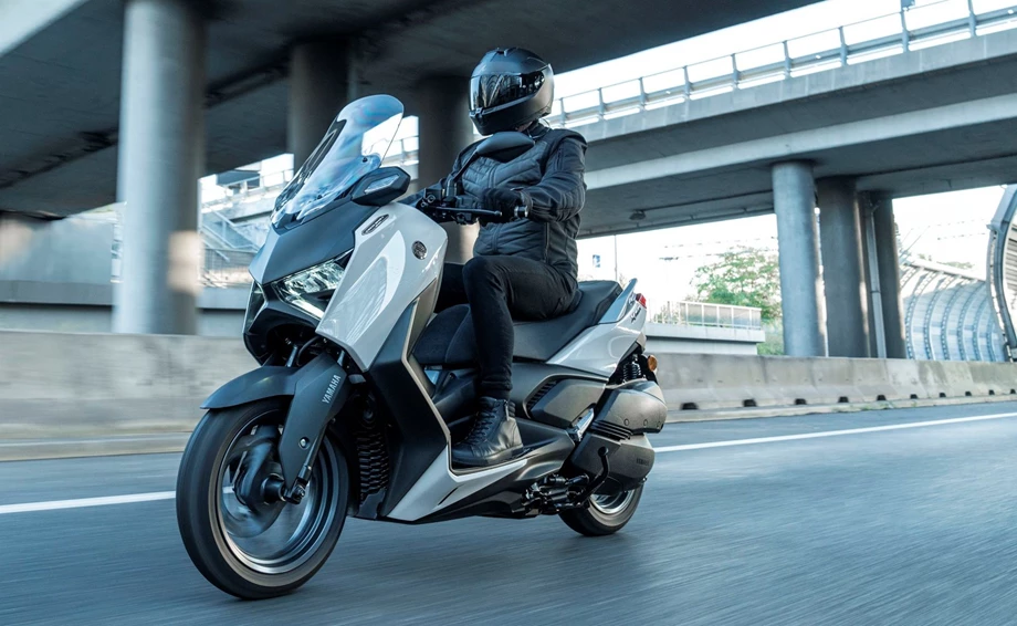 Verleihmotorrad Yamaha XMAX 300 Tech MAX+ vom Händler MotoYama GmbH Bild 13: Verleihmotorrad Yamaha XMAX 300 Tech MAX+ vom Händler MotoYama GmbH