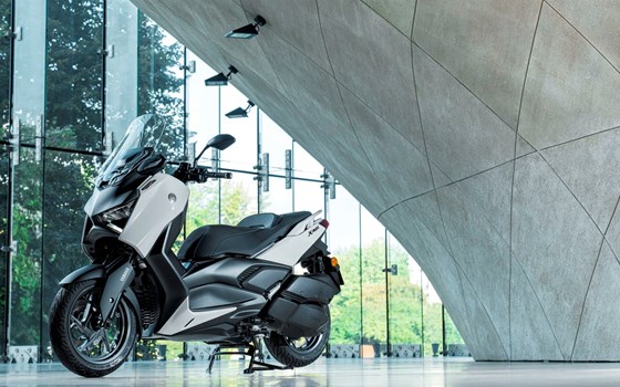 Verleihmotorrad Yamaha XMAX 300 Tech MAX+ vom Händler MotoYama GmbH - Bild 14 Verleihmotorrad Yamaha XMAX 300 Tech MAX+ vom Händler MotoYama GmbH - Bild 14