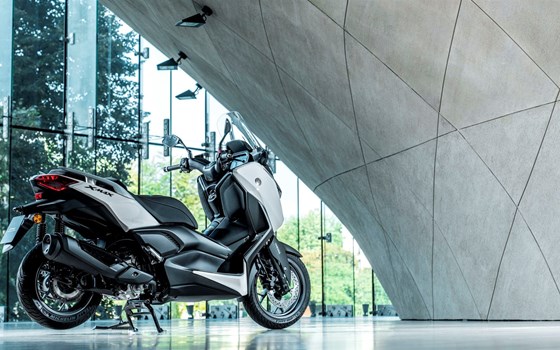Verleihmotorrad Yamaha XMAX 300 Tech MAX+ vom Händler MotoYama GmbH - Bild 15 Verleihmotorrad Yamaha XMAX 300 Tech MAX+ vom Händler MotoYama GmbH - Bild 15